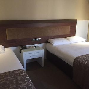 Standard Zimmer mit Kingsize-Bett